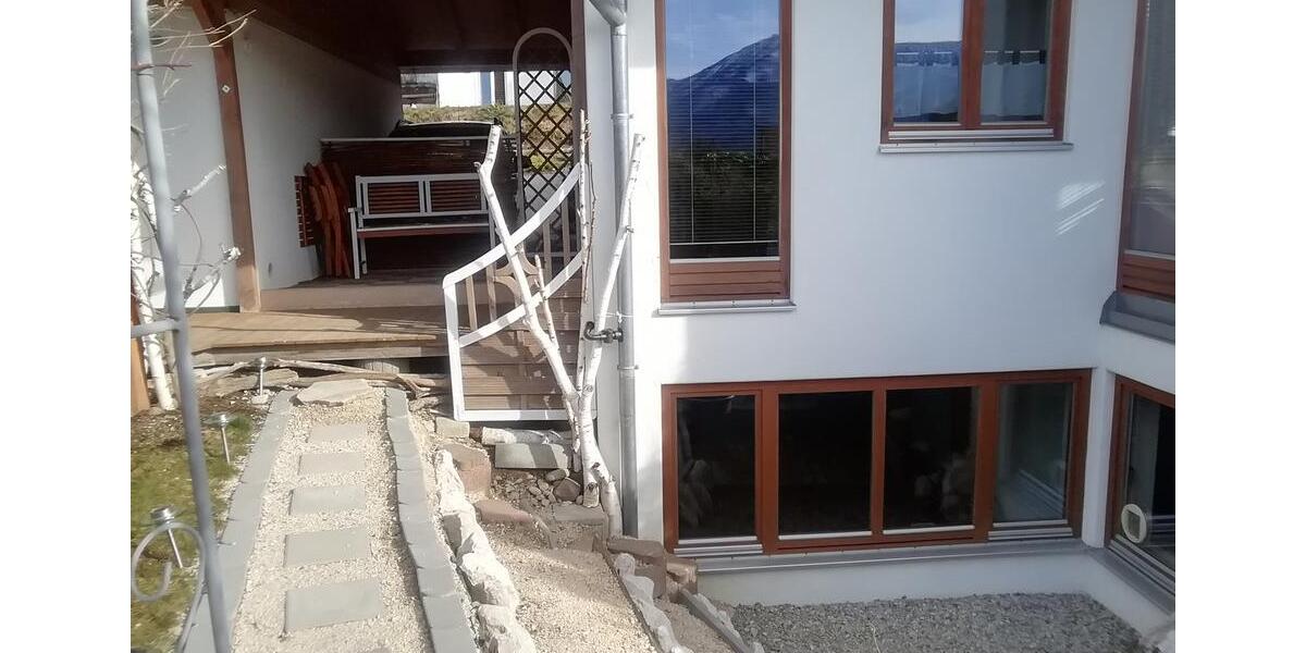 Hübsche ,helle Einliegerwohnung mit eigenem Garten 2.5 zimmer