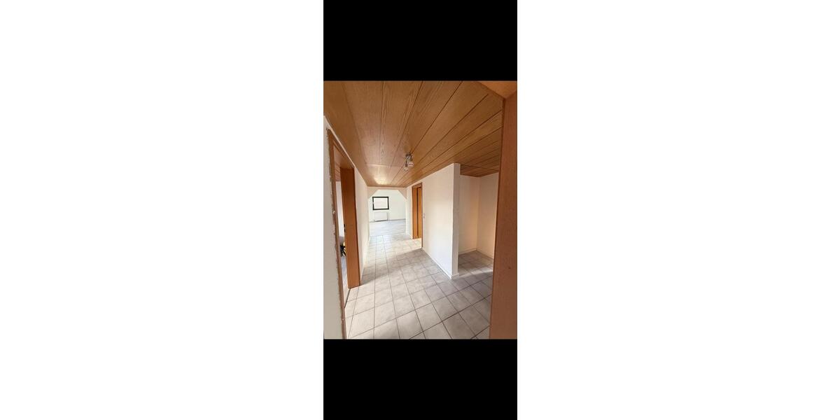 Dachgeschoßwohnung Kraichtal - 3 Zimmer, 85 m&sup2;, 1.100&euro; | Angebot:26153653