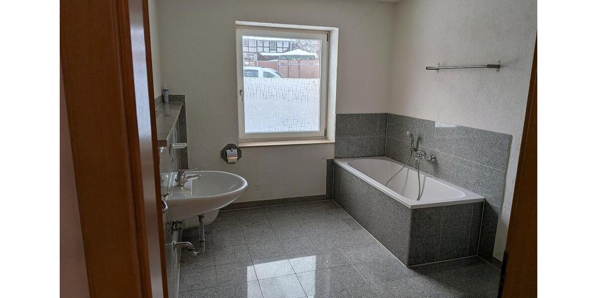 Erdgeschoßwohnung Bad Salzdetfurth - 2 Zimmer, 108 m&sup2;, 680&euro; | Angebot:26680527