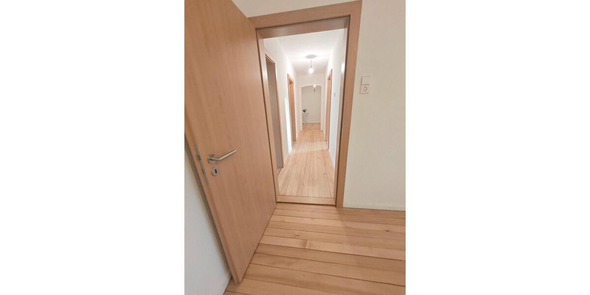 Etagenwohnung Malsch - 3 Zimmer, 100 m&sup2;, 850&euro; | Angebot:23834914