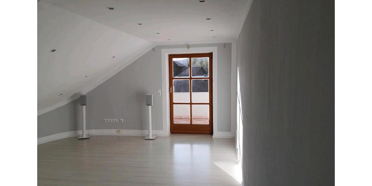 Dachgeschoßwohnung Grafling - 3 Zimmer, 100 m&sup2;, 1.000&euro; | Angebot:26625189