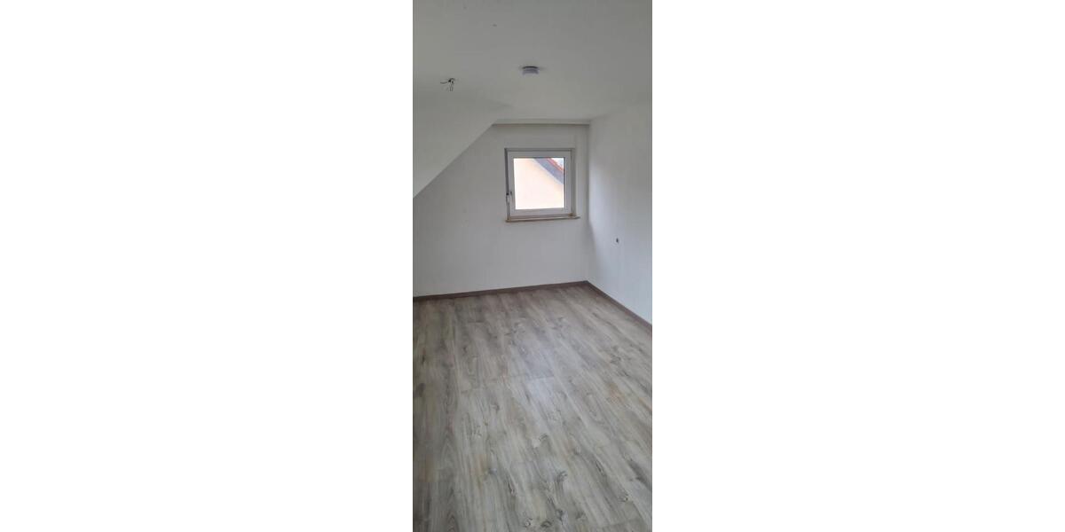 Dachgeschoßwohnung Eschenbach - 4 Zimmer, 79 m&sup2;, 900&euro; | Angebot:26547360
