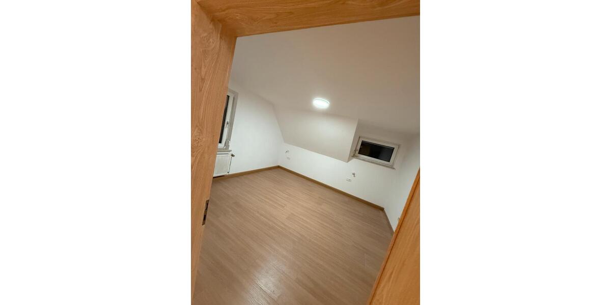 Dachgeschoßwohnung Weidhausen bei Coburg - 2 Zimmer, 70 m&sup2;, 860&euro; | Angebot:25146461