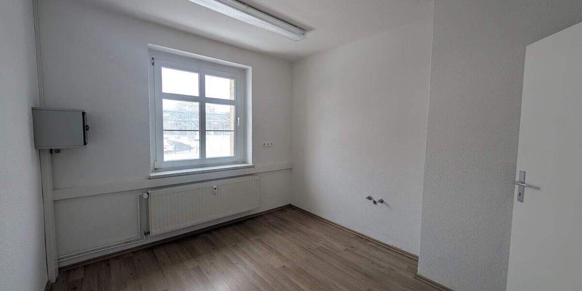 Gewerbeobjekt Bitterfeld-Wolfen Bitterfeld - 4 Zimmer, 75 m&sup2;, 630&euro; | Angebot:25748404