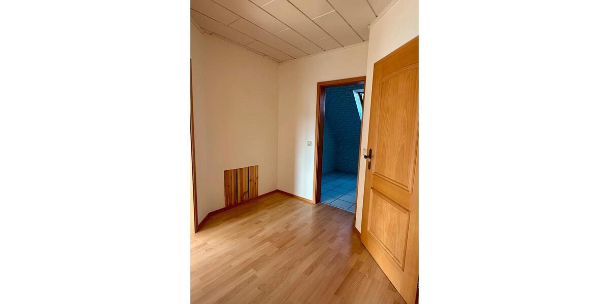 Etagenwohnung Uersfeld - 3 Zimmer, 85 m&sup2;, 950&euro; | Angebot:23764631