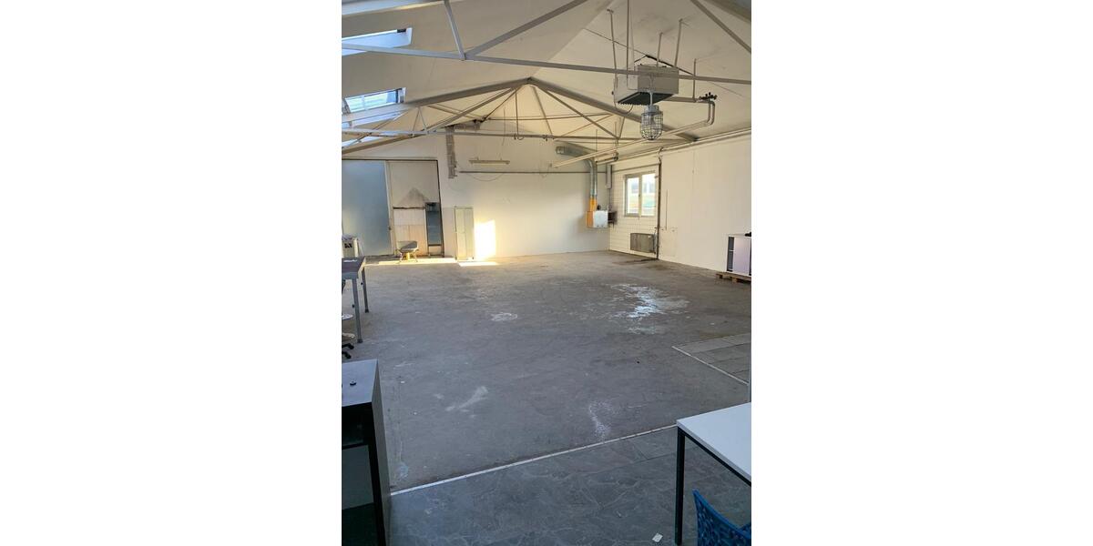 Lagerhalle mit Büroräumen zimmer