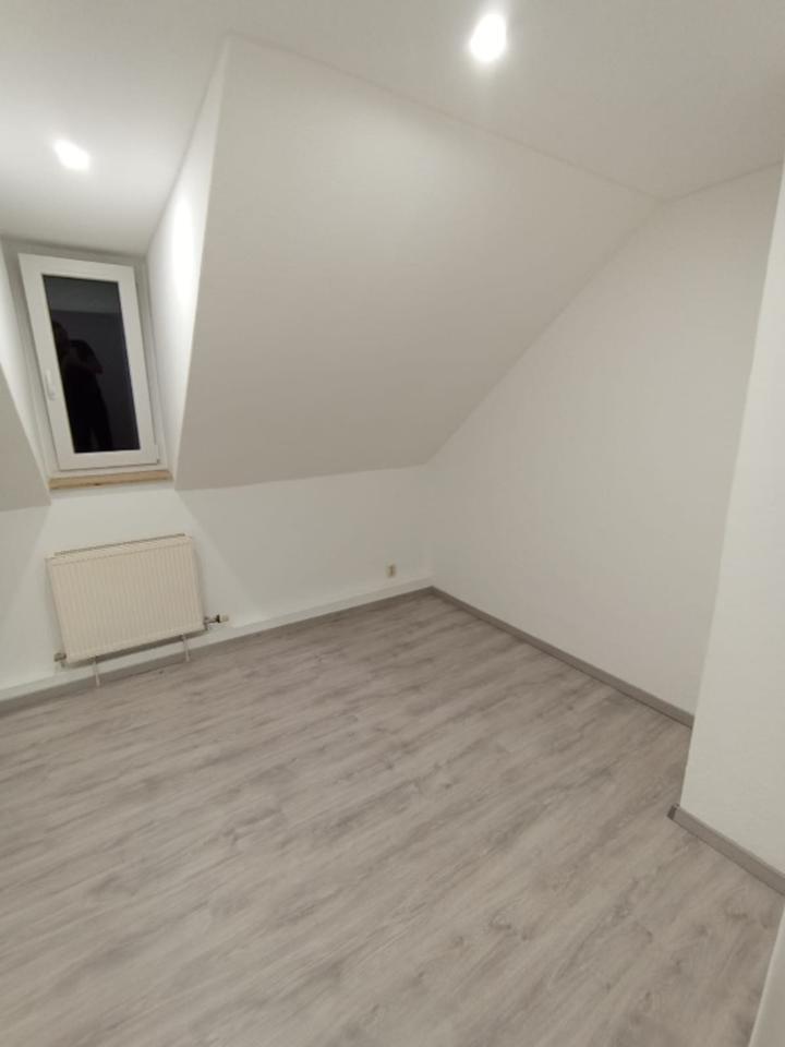 In ruhiger Lage, DG-Wohnung mit Ausblick ins Grüne zu vermieten zimmer