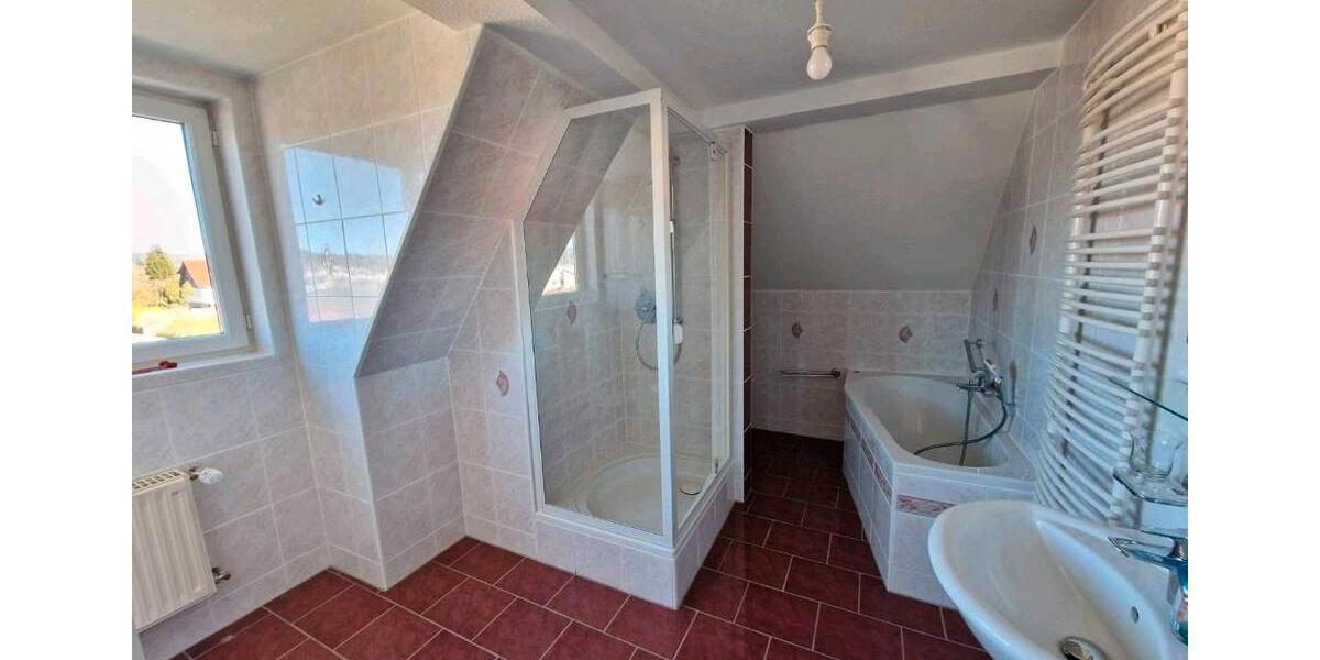 Dachgeschoßwohnung Schleusingen - 2.5 Zimmer, 72 m&sup2;, 630&euro; | Angebot:26112911