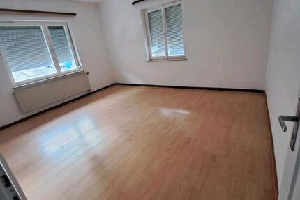 Helle 4-Zimmer-Erdgeschosswohnung in Unterkochen mit EBK 4 zimmer