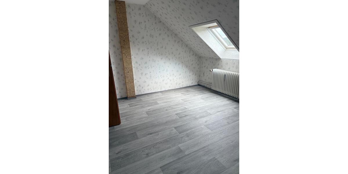 Dachgeschoßwohnung Hessisch Oldendorf - 3 Zimmer, 80 m&sup2;, 800&euro; | Angebot:24378129