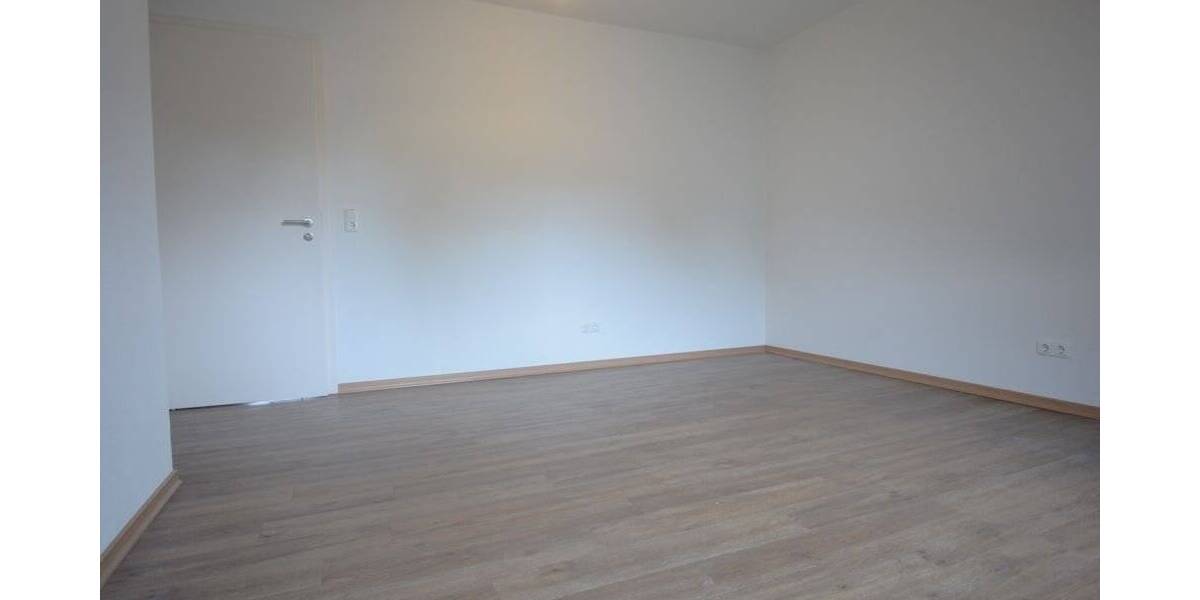 Etagenwohnung Heide - 3 Zimmer, 100 m&sup2;, 980&euro; | Angebot:25819087