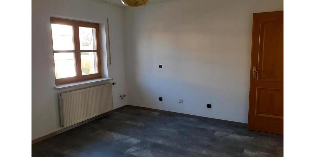Helle 110 qm DG-Wohnung in 92660 Neustadt WN 4 zimmer