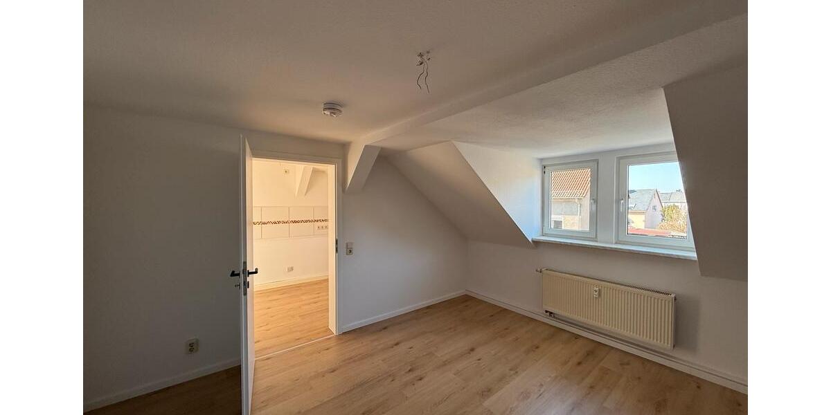 Dachgeschoßwohnung Glauchau - 2 Zimmer, 57 m&sup2;, 500&euro; | Angebot:26570122