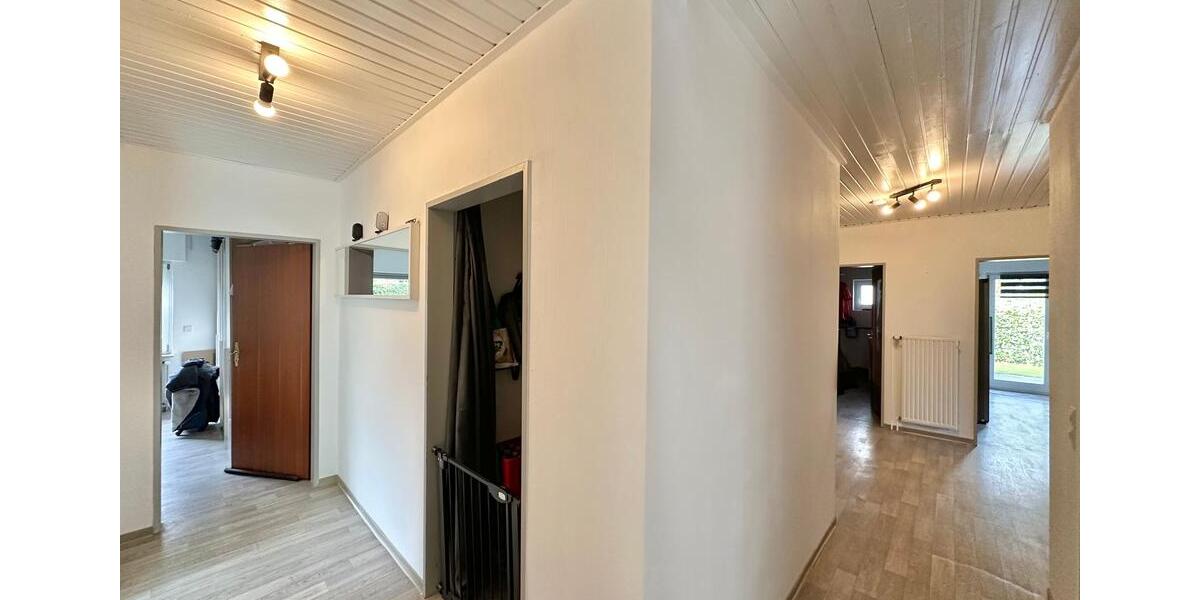 Einfamilienhaus Varel - 4 Zimmer, 121 m&sup2;, 1.200&euro; | Angebot:26481788