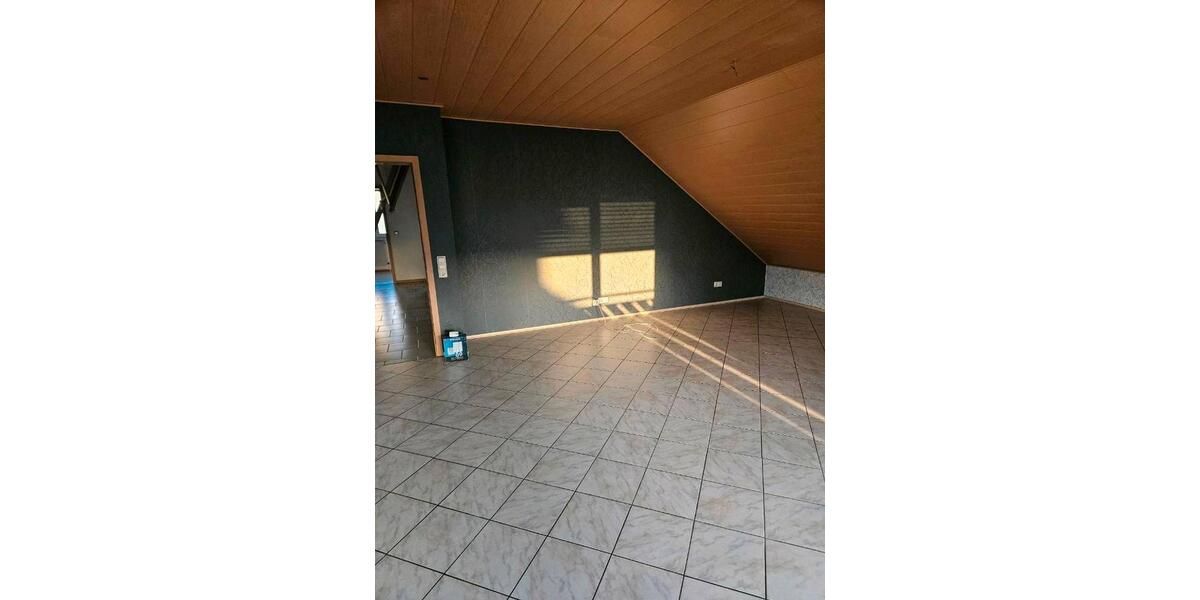 Dachgeschoßwohnung Niederaula - 4 Zimmer, 107 m&sup2;, 950&euro; | Angebot:26065932