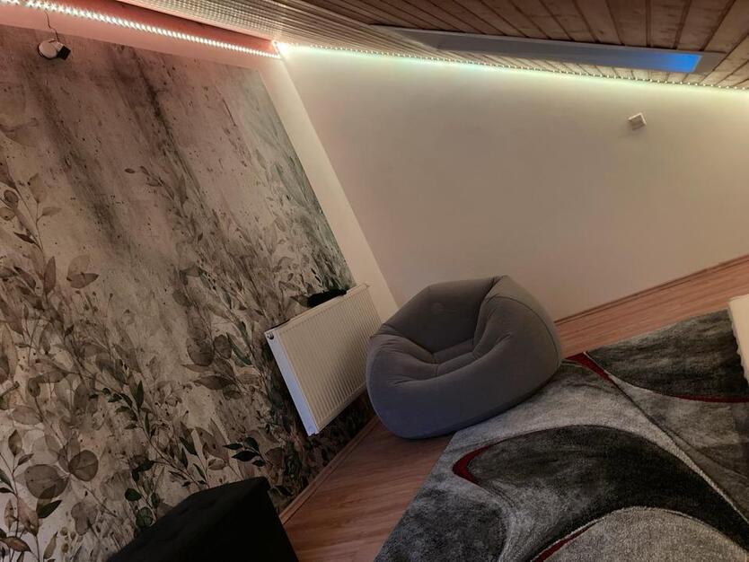 Zimmer in Rv Zentrum ( praktisch als 1 Zimmer Whg) zu vermieten zimmer