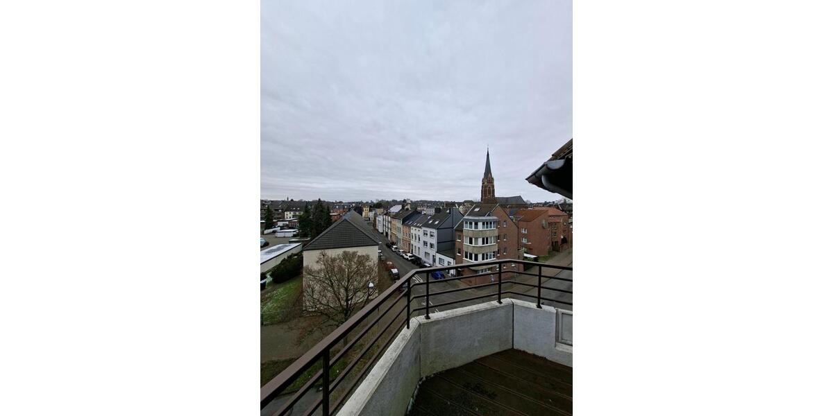 Frisch renovierte 3-Zimmer Dachgeschosswohnung in zentraler Lage 3 zimmer