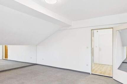 Sofort beziehbare 2-Zimmer Dachgeschoss Wohnung 2 zimmer