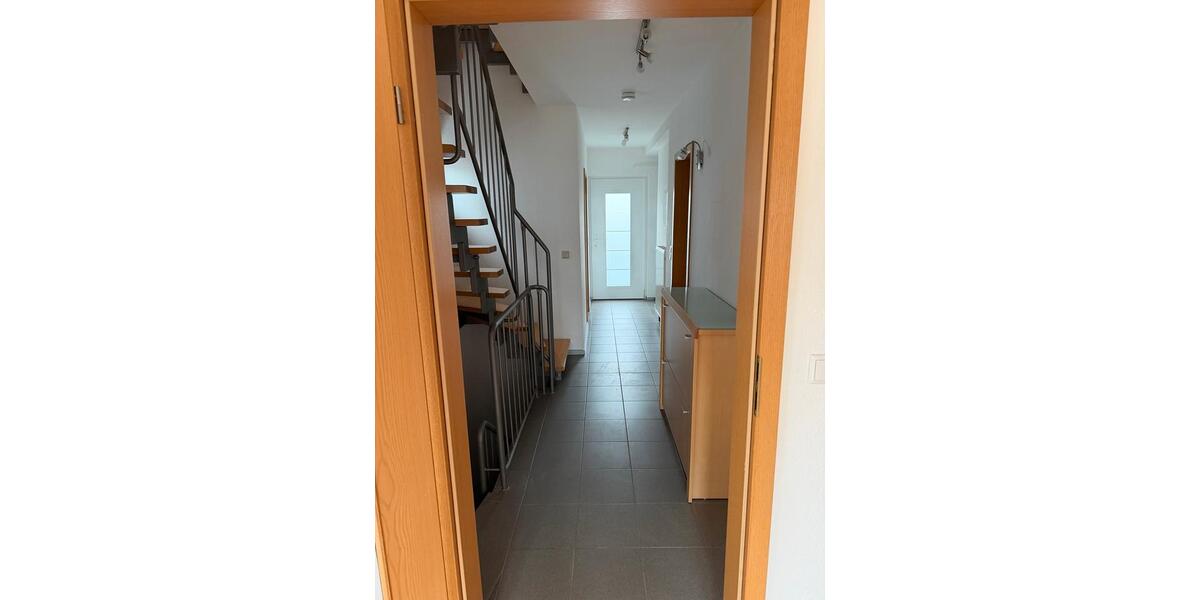 Doppelhaushälfte Bad Hersfeld - 7 Zimmer, 164 m&sup2;, 1.629&euro; | Angebot:25886917