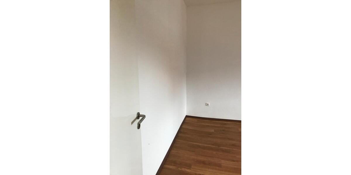 Dachgeschoßwohnung Duisburg Hamborn - 4 Zimmer, 90 m&sup2;, 700&euro; | Angebot:26126116