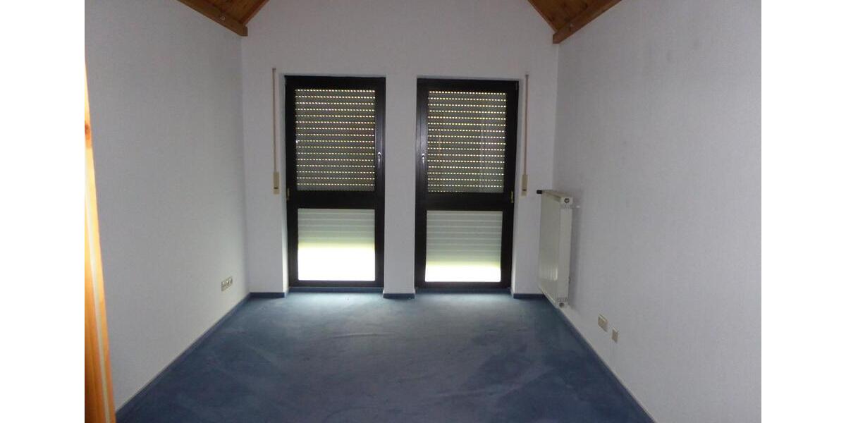 Dachgeschoßwohnung Mainz Laubenheim - 3 Zimmer, 100 m&sup2;, 1.300&euro; | Angebot:25619947