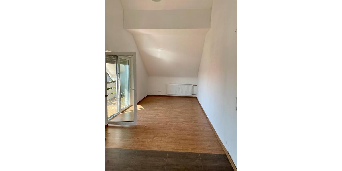 Dachgeschoßwohnung Bürstadt - 4 Zimmer, 125 m&sup2;, 1.380&euro; | Angebot:24788540