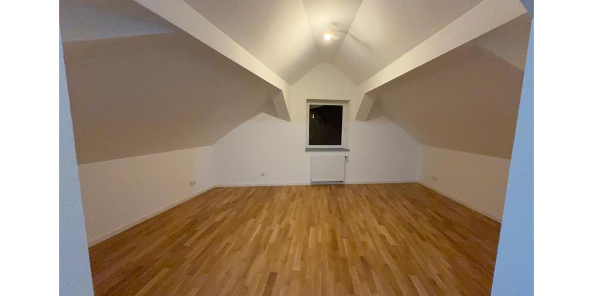 Dachgeschoßwohnung Ransbach-Baumbach Baumbach - 2.5 Zimmer, 90 m&sup2;, 850&euro; | Angebot:25553210