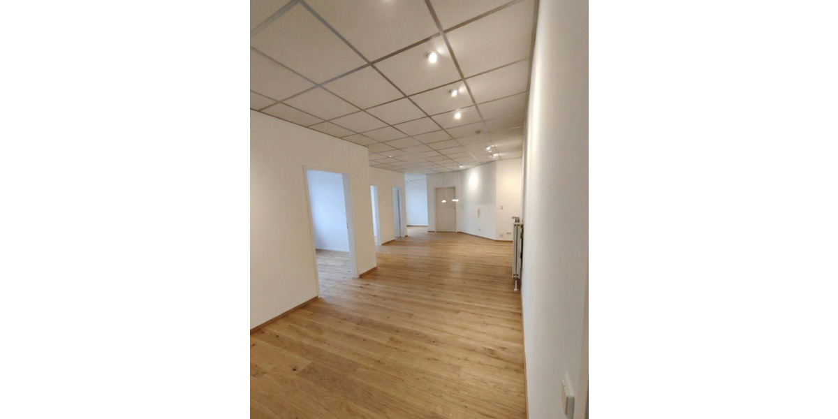 Etagenwohnung Neustrelitz - 5 Zimmer, 105 m&sup2;, 1.000&euro; | Angebot:24837711