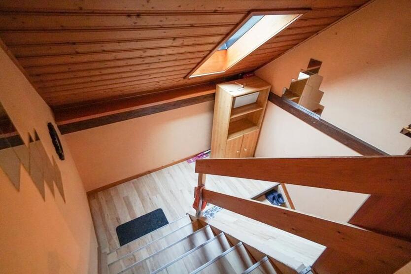 Dachgeschoßwohnung Tageslichtbad ruhige Wohngegend