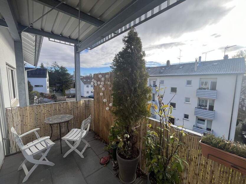 Helle 2,5 Zimmer Wohnung im 2. Obergeschoss mit Balkon 2 zimmer