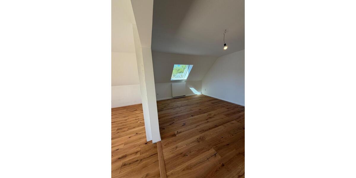 Dachgeschoßwohnung Meißner - 4 Zimmer, 97 m&sup2;, 780&euro; | Angebot:26348423