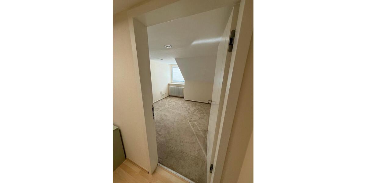 Dachgeschoßwohnung Koblenz - 4 Zimmer, 105 m&sup2;, 1.300&euro; | Angebot:25918961