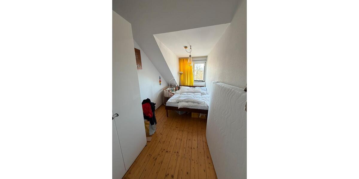 Dachgeschoßwohnung Frankfurt am Main Bockenheim - 3.5 Zimmer, 100 m&sup2;, 1.900&euro; | Angebot:25055628
