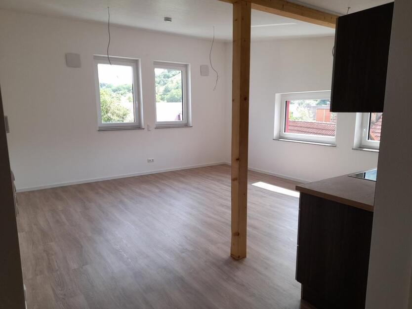 helle 2 Zimmer Wohnung in 97478 KnetzgauOT Zell a. E.