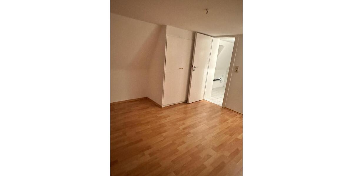 Dachgeschoßwohnung Bielefeld - 3.5 Zimmer, 110 m&sup2;, 1.100&euro; | Angebot:24418428
