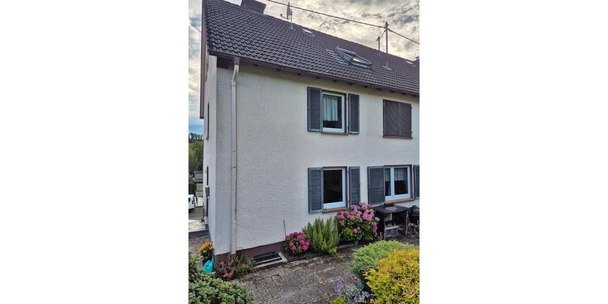 Vermiete gesamtes Haus mit separaten Eingängen mit DGNutzung 7 zimmer