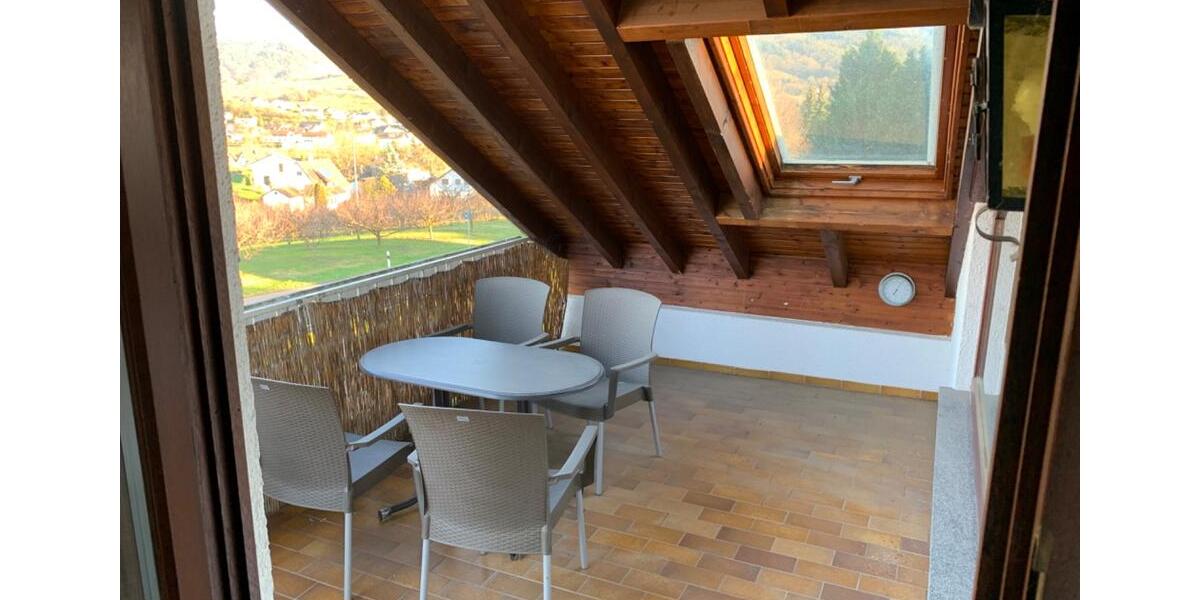 Helle ruhige 2 Zimmer Dachgeschoss-Wohnung mit großem Balkon 2 zimmer