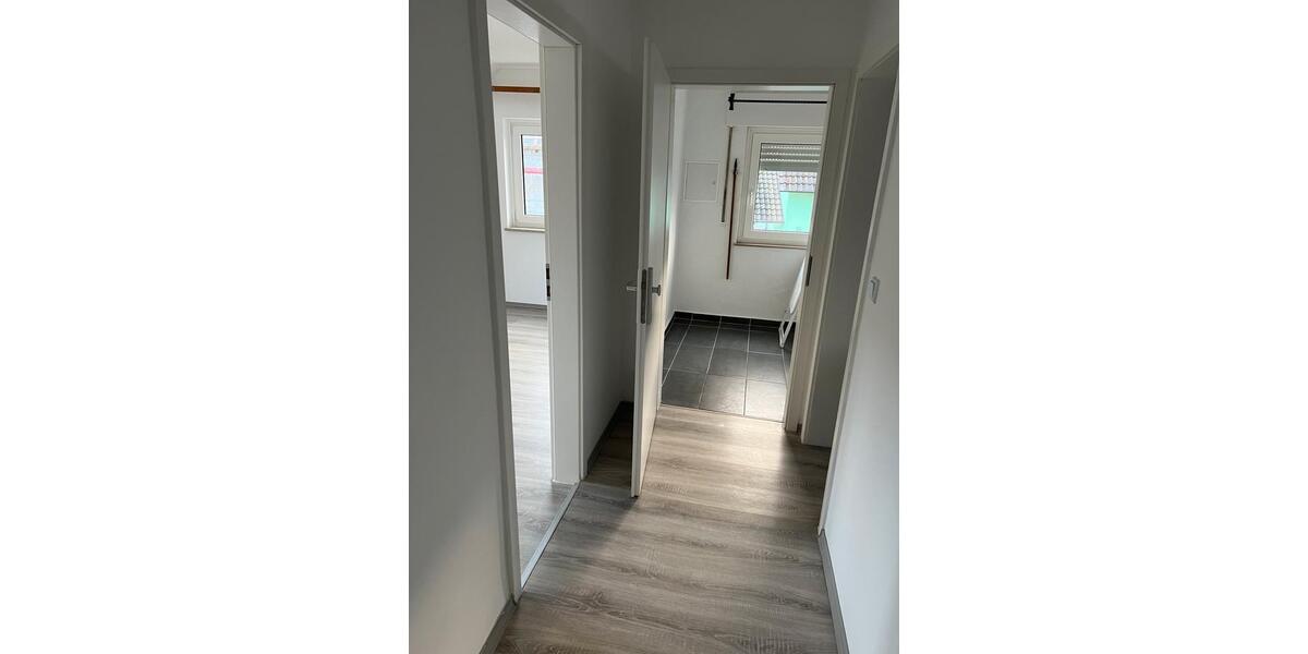 Dachgeschoßwohnung Mühlacker - 3 Zimmer, 90 m&sup2;, 1.300&euro; | Angebot:26612905