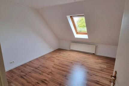 Renovierte gemütliche Dachgeschoss Wohnung 2 zimmer