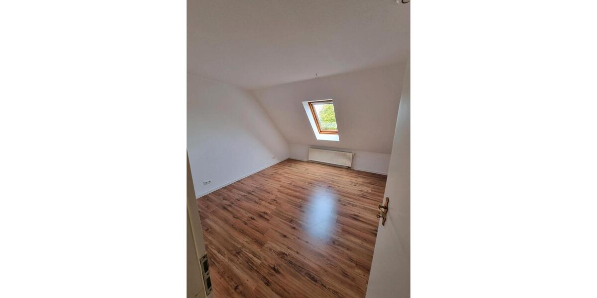 Renovierte gemütliche Dachgeschoss Wohnung 2 zimmer