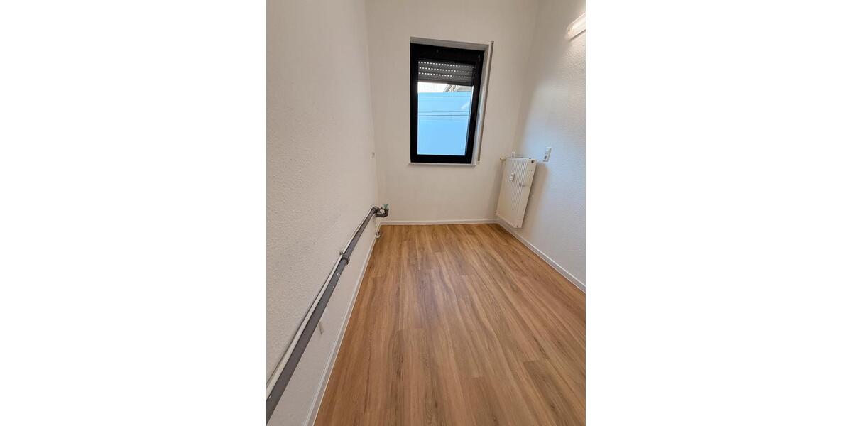 Erdgeschoßwohnung Sulzfeld - 3 Zimmer, 93 m&sup2;, 900&euro; | Angebot:24548075