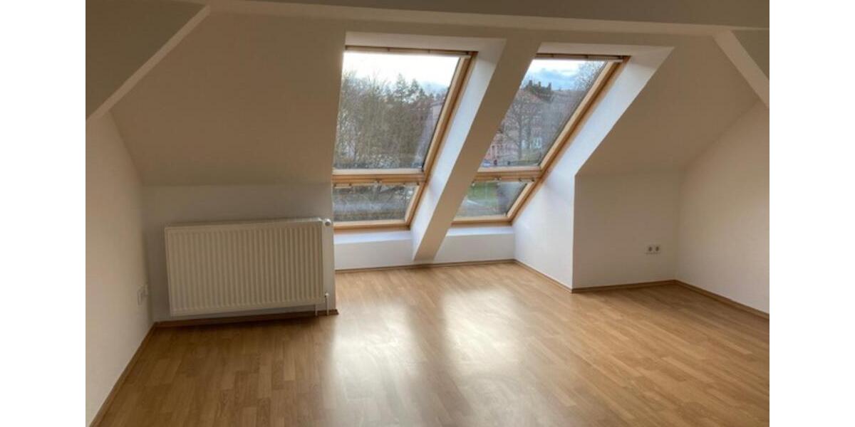 Dachgeschoßwohnung Weißenfels - 3 Zimmer, 67 m&sup2;, 380&euro; | Angebot:24611754