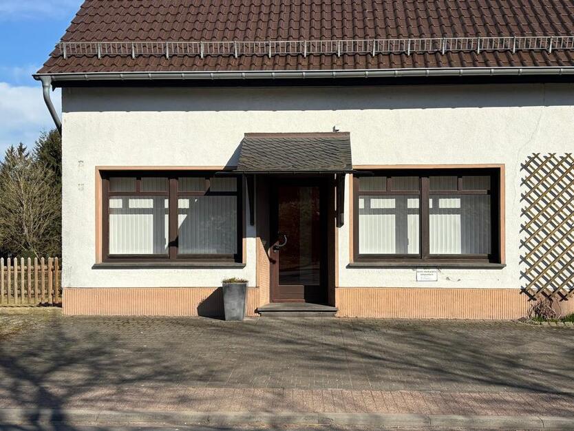 Ladenlokal (GeschäftsraumBüro) in Oberbettingen zu vermieten