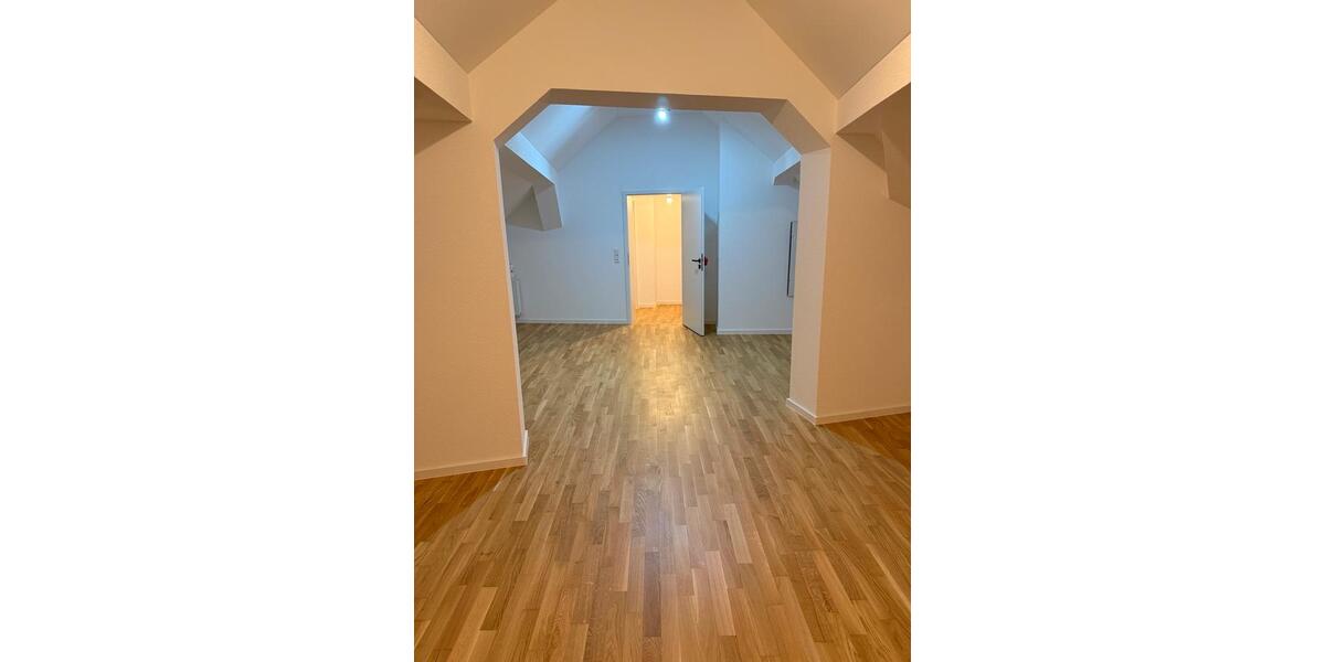 Dachgeschosswohnung zu vermieten 2 zimmer