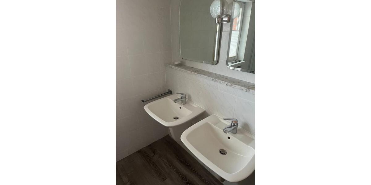 Etagenwohnung Dinklage - 9 Zimmer, 130 m&sup2;, 1.150&euro; | Angebot:25879934