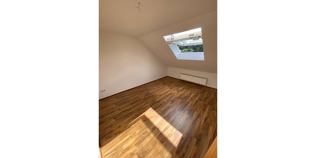 Dachgeschoßwohnung Meißen - 3 Zimmer, 75 m&sup2;, 560&euro; | Angebot:25359833