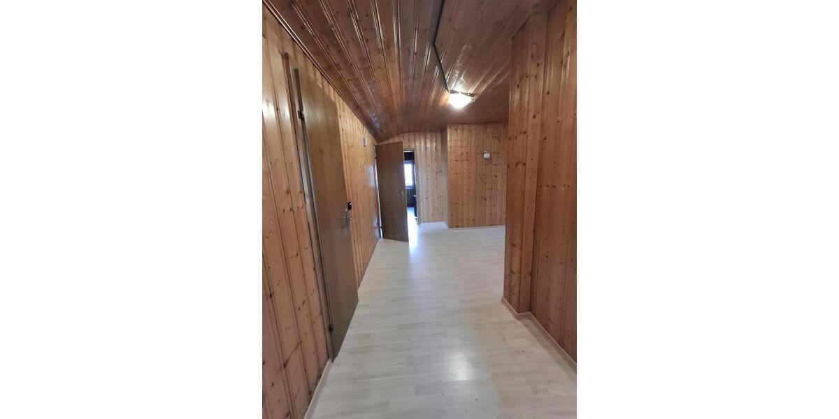 Dachgeschoßwohnung Neukirchen bei Heiligen Blut - 4 Zimmer, 135 m&sup2;, 750&euro; | Angebot:24952490