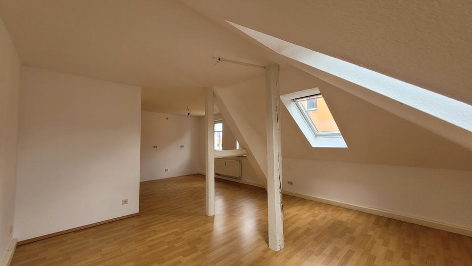 Dachgeschoßwohnung Limbach-Oberfrohna Oberfrohna - 2 Zimmer, 37 m&sup2;, 220&euro; | Angebot:26211120