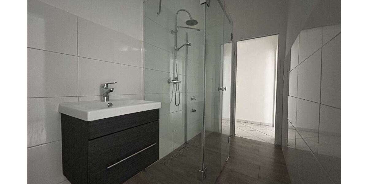 Etagenwohnung Velbert Nordstadt - 2 Zimmer, 65 m&sup2;, 575&euro; | Angebot:21379384