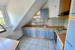 Helle DachWohnung mit Balkon EBK und PKW-Stellplatz!